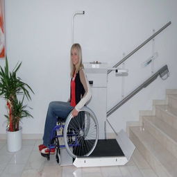 如何让家里的轮椅上楼梯?轮椅怎么从有台阶家里出来
